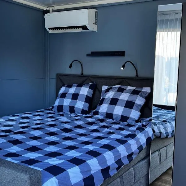 B&B Privé Tiny House Bij Zee, hotel in Stellendam