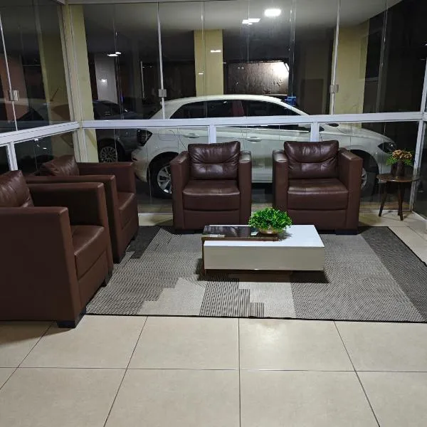 IMPERDÍVEL APARTAMENTO em frente ao BURITI SHOPPING, hotel sa Aparecida de Goiania