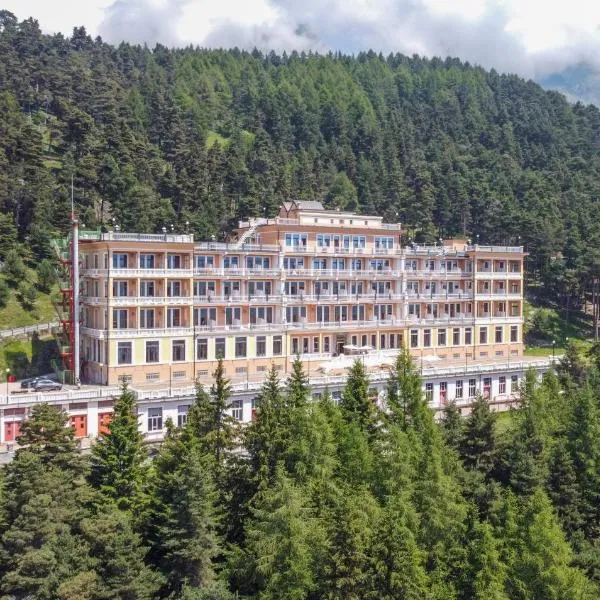 Pràcatinat Hotel & Restaurant, hotel v destinaci Fenestrelle