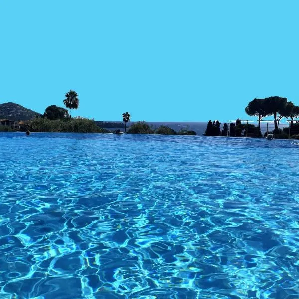 Village cap Esterel, piscine, plage, hotel in Saint-Raphaël