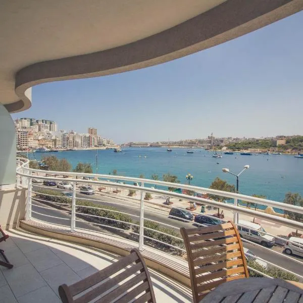 The Strand Luxurious Seafront Apartment, hotel em Sliema