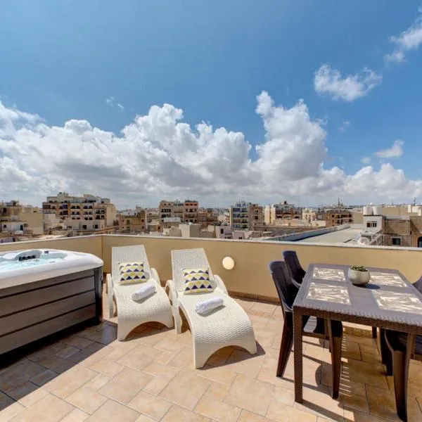 Sliema Exquisite Penthouse with Jacuzzi 2 Bedroom, hotel i Sliema