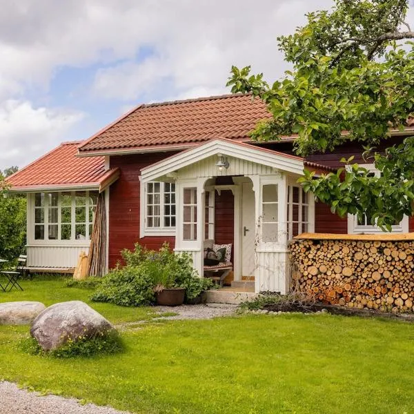 Cozy guest house in the countryside, hotel in Håltebyn