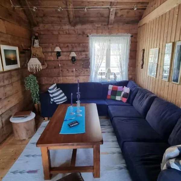 Koselig rorbu på Tind, hotel in Sørvågen