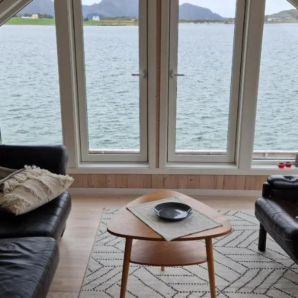 Molobua, fantastic place by the sea, hotel em Leknes