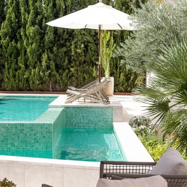 Ynaira hotel & Spa, hotel u gradu Arianj