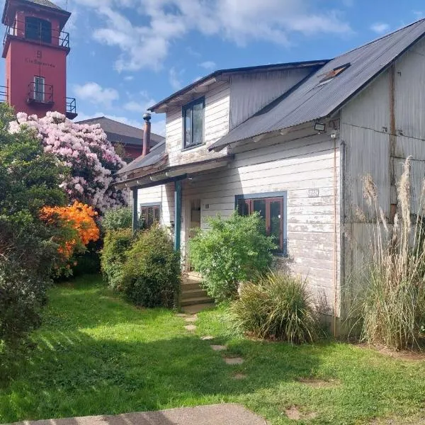 Hostal Pirineos, hotel in Valdivia