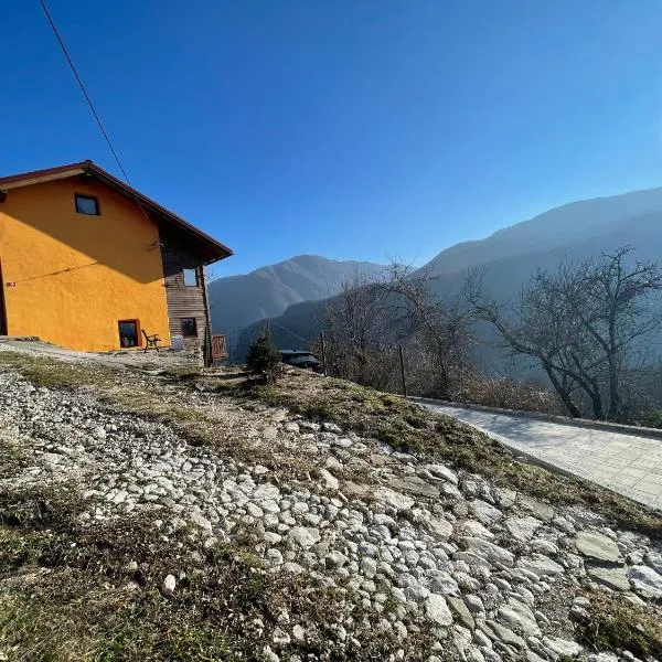 Nadiza Hilltop Retreat, hotel v destinaci Breginj