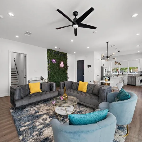 Luxury Home Near Med Center, Uptown & Downtown, hotel v destinaci Houston