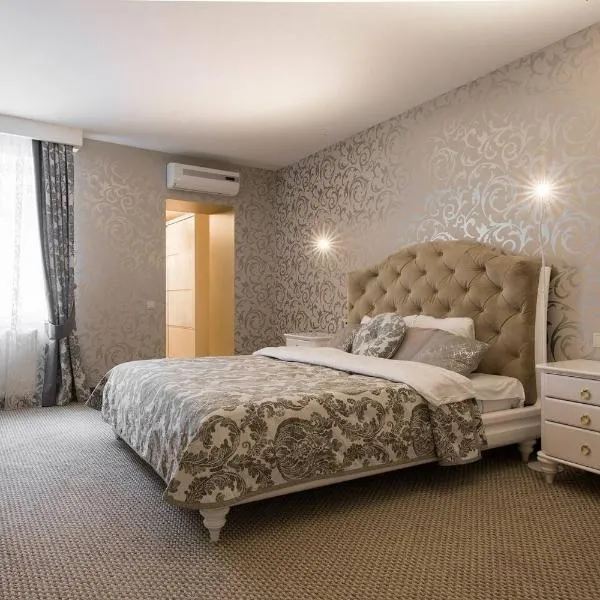 Luxury and Romance in Old Town، فندق في ريغا