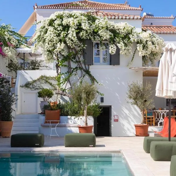 Yayaki Spetses, hotel Szpéceszben