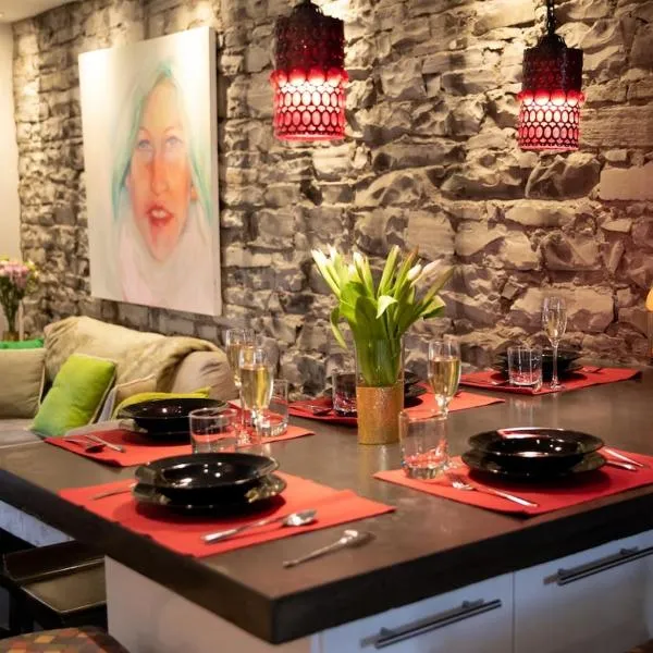 KingstonStays Spacious Historic Downtown Stableman's House Loft, hotel em Kingston