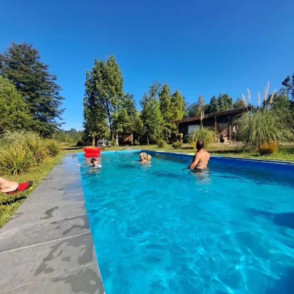 Casa con Piscina y Cama elástica، فندق في بورتو فاراس