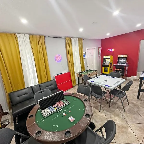 Escape GameRoom, BAR, BBQ, Spacious,KING Bed, All Luxury mattresses, Near Beach, 6 blocks away from Bars, Nite Clubs, Res, Shops, khách sạn ở Miami