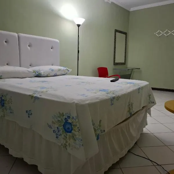 Quarto Domiciliar em Antares Maceió, hotel in Maceió