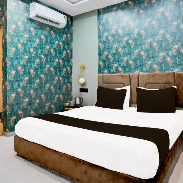 Super Collection O Adajan Formerly Hotel Sky Palace, hotel in Surat