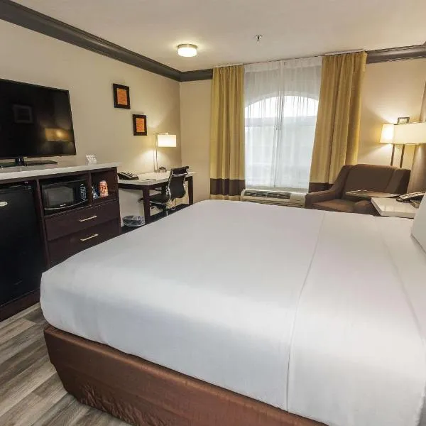 Comfort Inn & Suites Near Universal - N Hollywood - Burbank, hotel v Los Angeles
