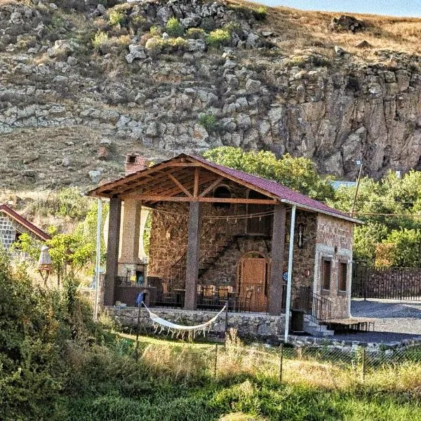Guesthouse by the river, hotel v destinaci Kʼaghsi