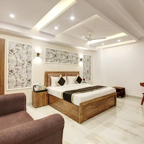 Hotel The Emporio Grand 5 Mints walking from Vaishali Metro Station, ξενοδοχείο σε Ghaziabad