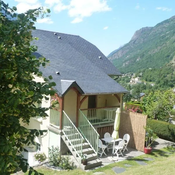 Agréable appartement au 1er étage avec terrasse, pour 4 personnes, hotel in Gèdre
