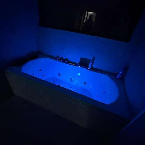Charmante petite maison – hotel w mieście Publier