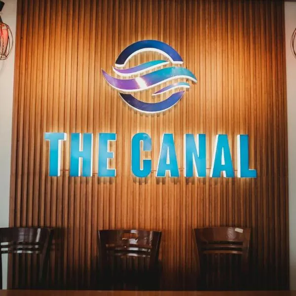 The Canal Homestay, hotel v destinaci Probolinggo