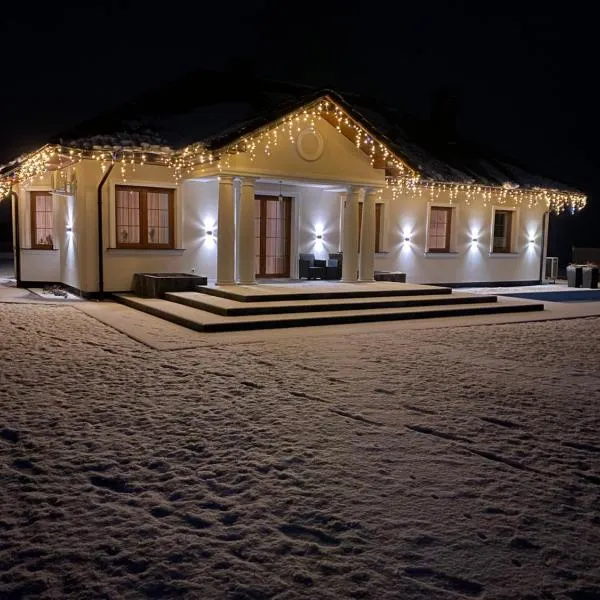 Dworek pod Krzyżtoporem Ujazd Agroturystyka- pokoje do wynajęcia, hotel in Iwaniska