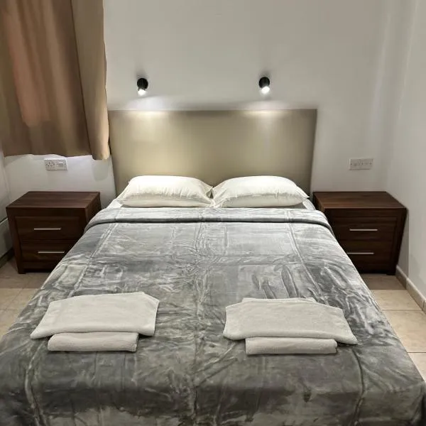 New York Plaza Hotel Apartments, hotel in Paphos City