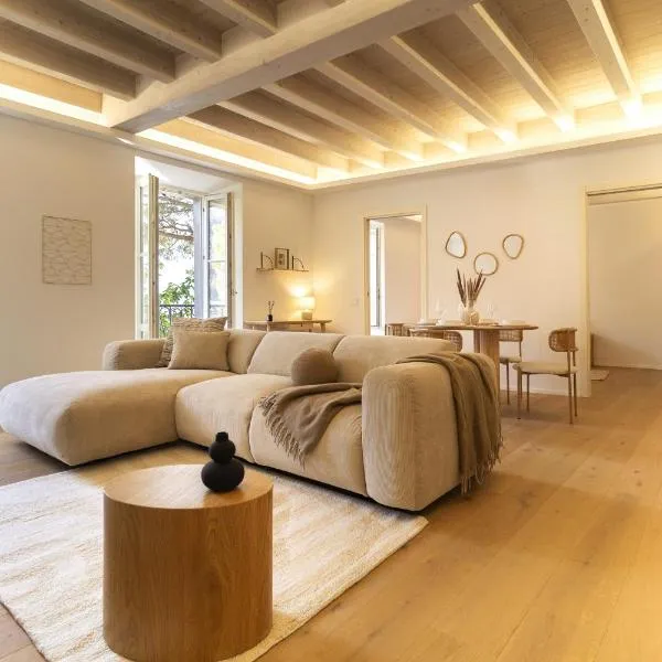 Luxury flat by the lake, hotel v destinaci Morcote