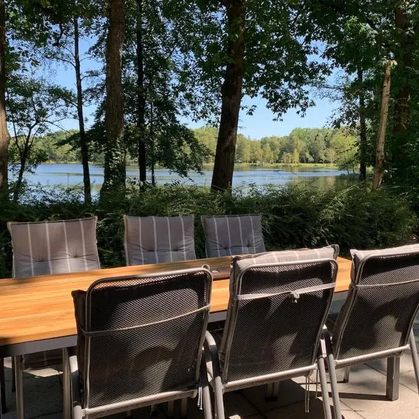 Forest lakehouse with Breathtaking Sauna, hotel in Lanaken