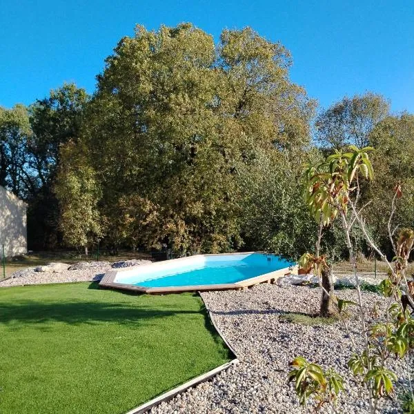 Gite en quercy, hotel in Pern