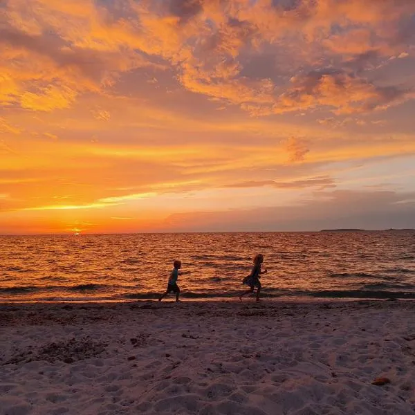 Happy Camp Mobile Homes in S'Ena Arrubia Camping Village, hotel v destinaci Arborea