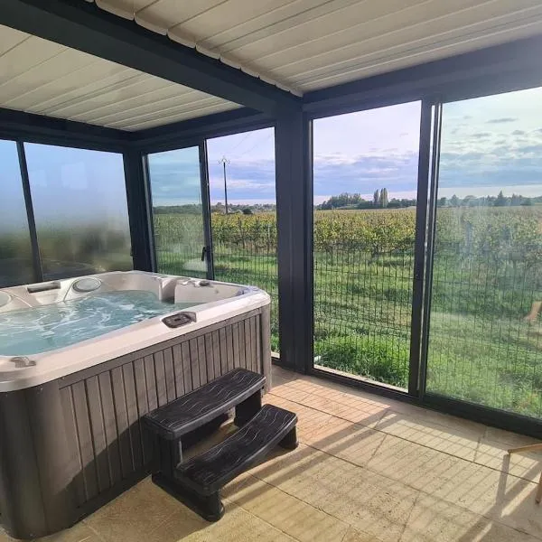 Gîte au coeur des vignes, jacuzzi et sauna privés, hotel v destinaci Pujols-sur-Ciron