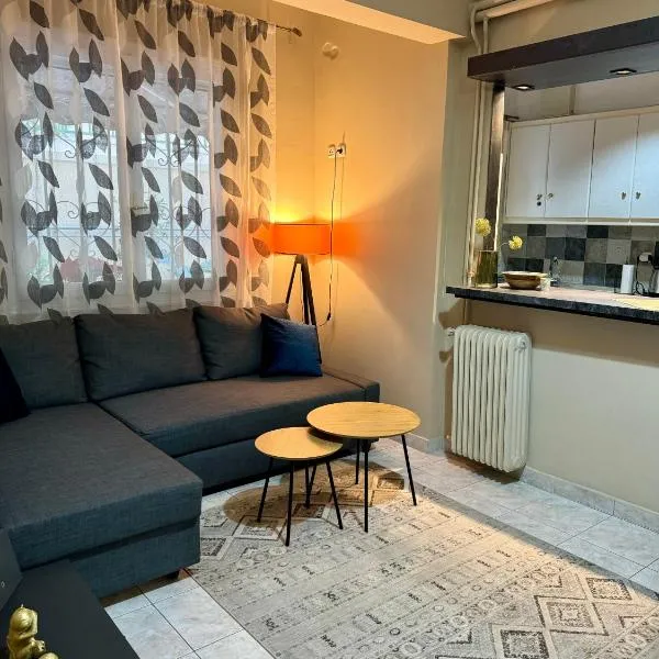 Cozy home in Nea Smirni, hotel a Atenes
