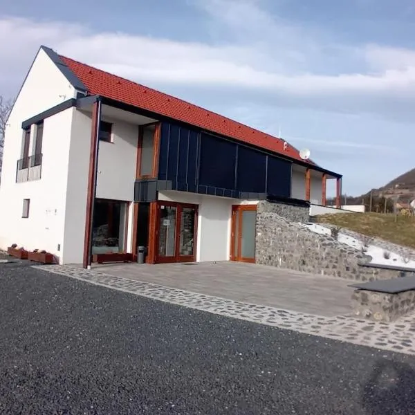 Bandi Weekend House, hotel in Somlójenő