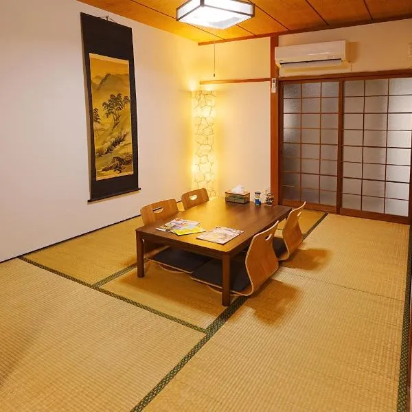 One house Kyobashi Station 5 minutes walking to great location, hotel v Osace