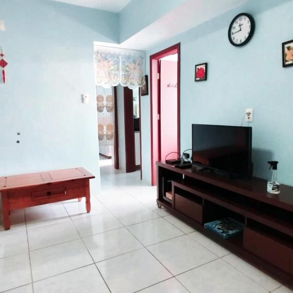 Apartamento no centro do Florianópolis. todos os móveis e ventiladores, Wi-Fi, cozinha completa, Acomoda até 4 pessoas. No coração de Florianópolis perto de tudo! Desfrute do centro e trapeche de beiramar norte de Floripa com uma bela caminhada .