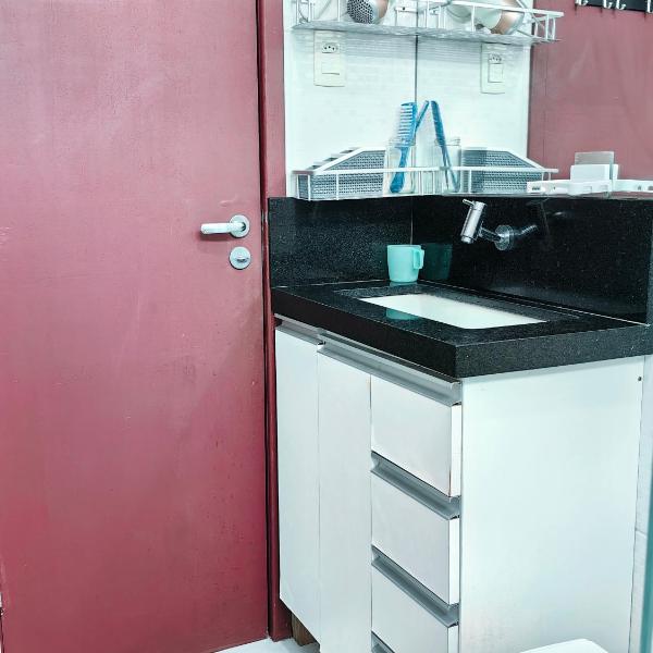 Apartamento no centro do Florianópolis. todos os móveis e ventiladores, Wi-Fi, cozinha completa, Acomoda até 4 pessoas. No coração de Florianópolis perto de tudo! Desfrute do centro e trapeche de beiramar norte de Floripa com uma bela caminhada . - Foto 3