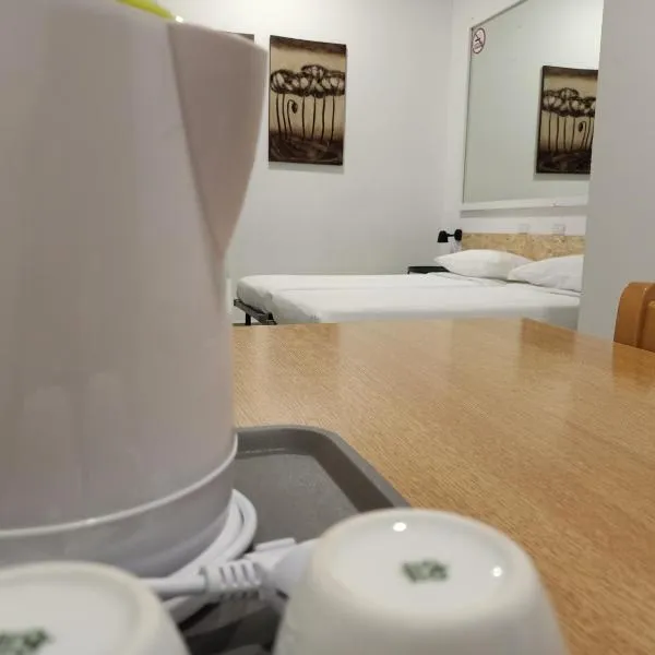 Airport Boulevard Guesthouse, hotel v destinaci Grassobbio