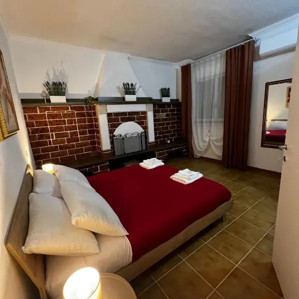 Spacious Apartments 6 Guests - 5 min Airport Ciampino - Train to Rome- LA MAISON, hotel u gradu Čampino