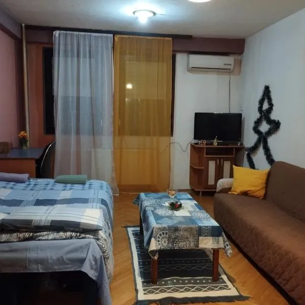 Apartment, hotel in Karpoš Dva