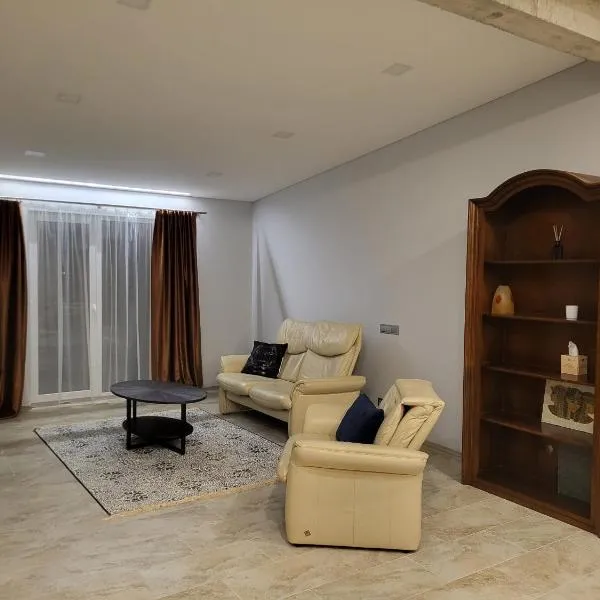 Jaukus butas su miegamuoju, hotel in Kaunas