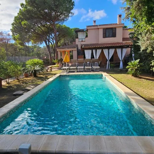 Villa Pinewood, hotel a Santa Margherita di Pula