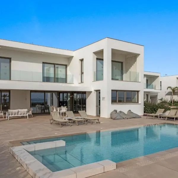 Serenity Waves Villa 5, готель у Ларнаці