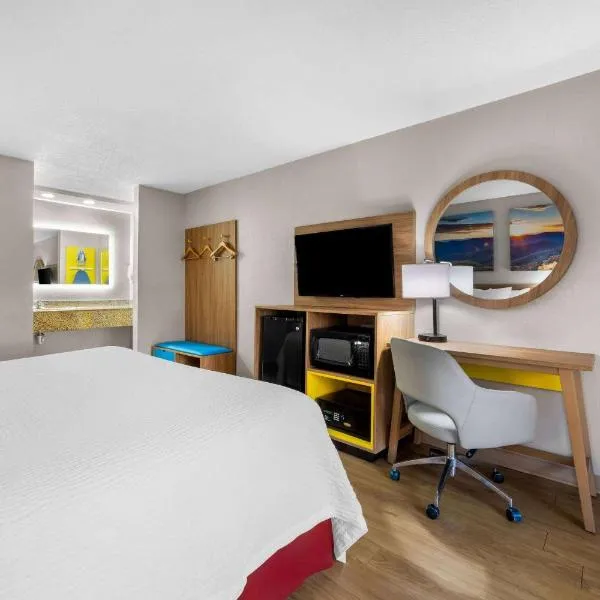 Days Inn by Wyndham Raleigh Midtown, hotel in Raleigh
