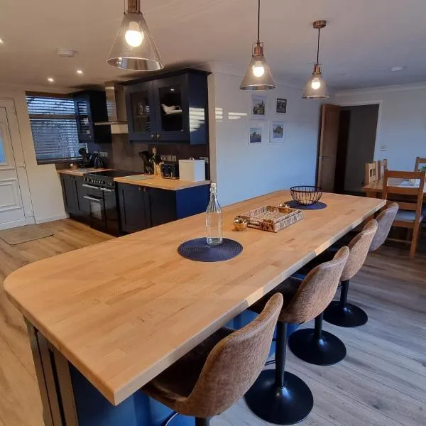 Certa Cito Exceptionally Large 4 Bedroom Bungalow and Garden Near The Beach, hotel u gradu 'Heacham'