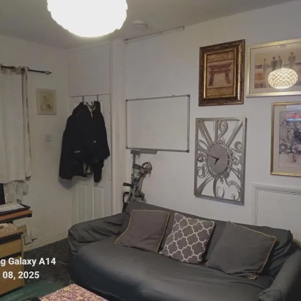 42 Churchbury Rd, Room 3, hotel in Eltham