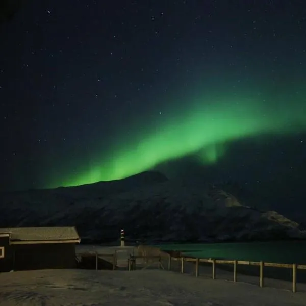 Cozy cabin by the sea, hotel in Tromsø