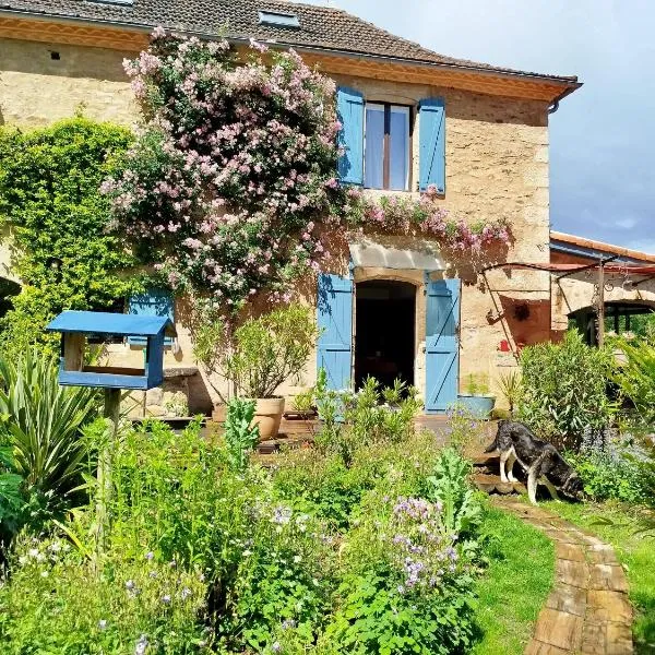 Chambres d'hôtes Par Hasard, hotel v destinaci Saint-Bressou