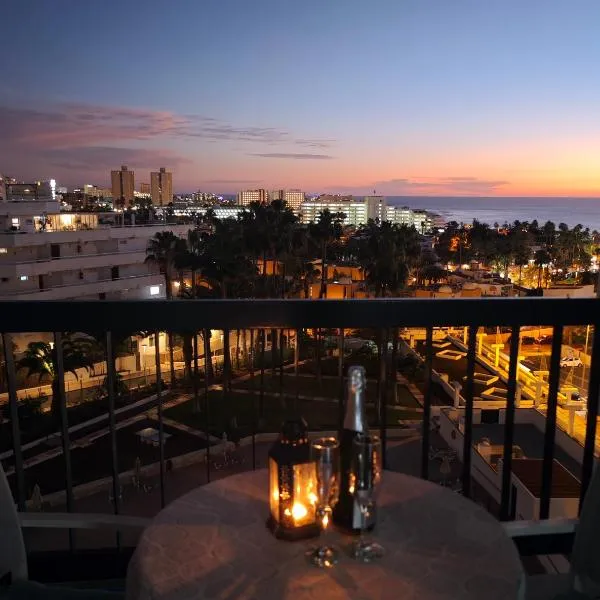 Blanco&Azul - Ocean View Balcony, Pool and Perfect Location, hotel in Playa de las Americas
